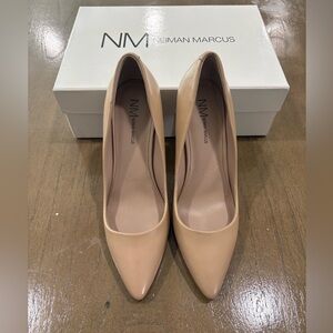 🆕 Neiman Marcus pointed-toe stiletto leather pumps in nude